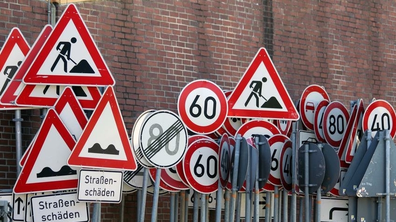 Straßenschilder